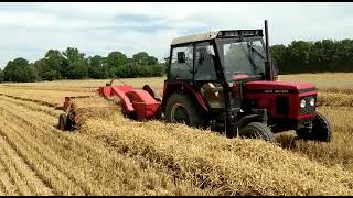 Zetor 5211 mit Welger Ap 12 Strohpressen [upl. by Annwahs]