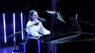 FRANCESCA MICHIELIN  Lamore Esiste Acoustic Version  PIANO E VOCE LIVE  EVENTO LUCE [upl. by Daenis]