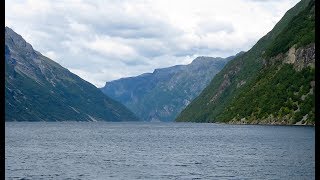 Ferry Crucero GeirangerHellesylt en Noruega [upl. by Eillod]