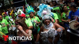 El Carnaval de Río de Janeiro en Brasil vuelve con fuerza después de la pandemia [upl. by Aklam]