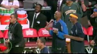 Nate Robinson Dunks over Spud Webb 2006 Slam Dunk Contest [upl. by Humfried824]