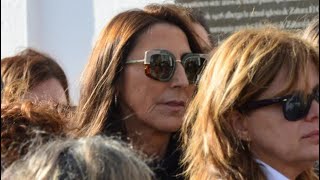 Las imágenes de Paz Padilla y su hija Ana desoladas en el funeral de Luis Padilla [upl. by Aubry300]