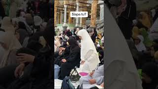 Siti Nurhaliza Solat di Mekah [upl. by Naejeillib]