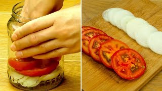 La ricetta di uno spuntino gustoso e troppo profumato pomodori con cipolle  SaporitoTV [upl. by Rilda812]