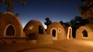 Construccion de un Eco Domo con super adobe por Nader Khalili [upl. by Eilyah439]