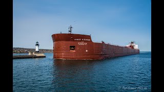 Comfortably Cruising into Duluth The James R Barker pleasing the crowd with their signature salute [upl. by Boesch216]