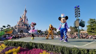 Disneyland Paris 30 ans  Parade Rêvons et le monde sillumine face au château [upl. by Bone827]