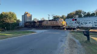 UP freight soars by in Rockwood IL trains unionpacific [upl. by Akinit]