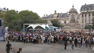 Olympics 2024 Spectators gather to watch lazer light show near Eiffel Tower [upl. by Nylrad266]