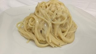 Spaghetti Cacio e Pepe Ricetta Originale [upl. by Enimaj]