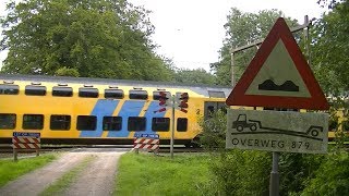 Spoorwegovergang Deventer  Dutch railroad crossing [upl. by Nevs]