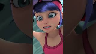 Tirarse a la piscina por amor ¡literalmente ❤️😳  LAS AVENTURAS DE LADYBUG  disneychannelES [upl. by Fontana]