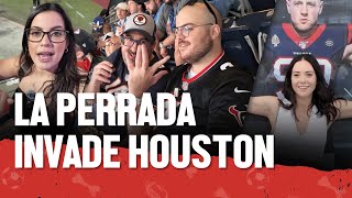 ¡Hola Houston La Perrada invade un partido de NFL [upl. by Bartram]