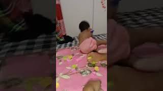 বাবা আর মেয়ে খেলা করছে। 🥰🥰🥰 funny baby babyshort cute babygirl babyvideos babyviral farishta [upl. by Adall]