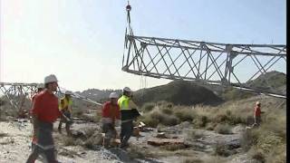 Construcción de líneas eléctricas por helicóptero [upl. by Baillieu]