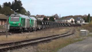 Train militaire le 35° RI en route pour Ussel  BB 75000 [upl. by Norval]