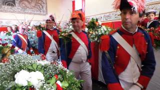 Bravade de Saint Tropez le 17 mai 2016 passage de la procession dans la poissonnerie [upl. by Greyson]