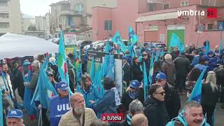 Terni Cgil e Uil in piazza contro la manovra «Welfare e sanità pubblica a rischio» [upl. by Eynobe]