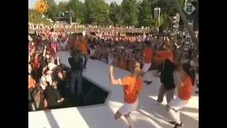 Tros muziekfeest Oranje top 30 We scoren We winnen met Harry Vermeegen [upl. by Kneeland]