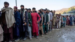 Mehr als 100000 Afghanen verlassen Pakistan [upl. by Jarita295]