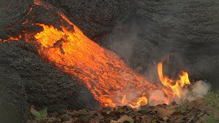 ハワイ・キラウエア火山の溶岩流  Kīlauea [upl. by Obe]