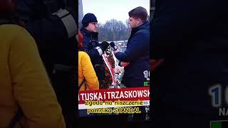 Awantura pod pomnikiem dlaciebie miesięcznicasmolenska Smoleńsk skandal policja police [upl. by Warden975]