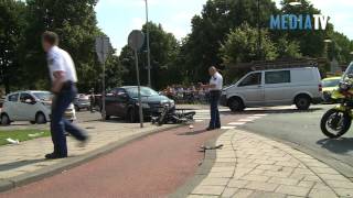 Gewonde bij aanrijding bestelbus met brommer Groene Hilledijk Rotterdam [upl. by Alilad]