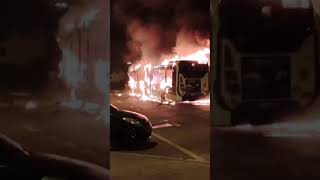 🇫🇷🧢 RilleuxlaPape 69  deuxième nuit démeutes bus et voitures incendiés [upl. by Natica]