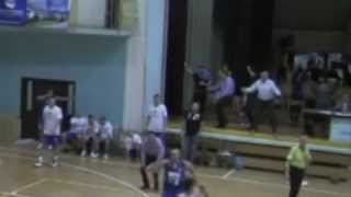 Crazy fan Szalony kibic Mistrz drugiego planu funny basketball moment [upl. by Zeidman]