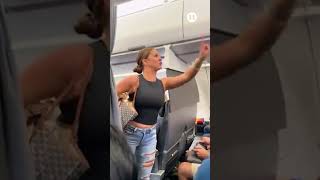 ¿Vio un alien Mujer se paraliza en vuelo de American Airlines al ver algo que no “era real” [upl. by Worthington]