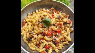 Pasta con melanzane tonno e pomodorini  Piatti Tipici [upl. by Arihsay]