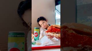 On mange ensemble du poulet épicé 🌶️ fastfood food restaurant lifestyle shorts viralvideo [upl. by Yesak]