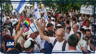 Mayhem erupts in Tel Aviv over segregated Yom Kippur Prayers [upl. by Ramraj]