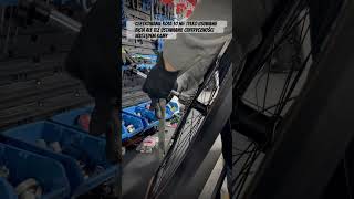 Centrowanie koła a jego centryczność roadbike gravel tubeless mtb wheelie bikemechanic shorts [upl. by Ilagam]