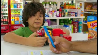 Señor de la tienda descubrió que este niño humilde era su hijo [upl. by Nnylyt]