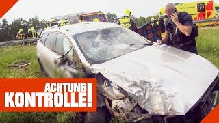 Unfall auf Autobahn Auto rast über Leitplanke amp überschlägt sich  Achtung Kontrolle  Kabel Eins [upl. by Laurence]