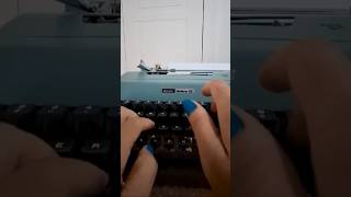 Olivetti Lettera 32 ASMR 03082024 [upl. by Shanie]