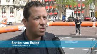 Kinderen leren tennissen op markt in Middelburg [upl. by Nivle]