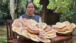 How To Turkish Bread Goes to market sell  Feed Pigeons amp Chickens  Ly Thi Ca [upl. by Edina]