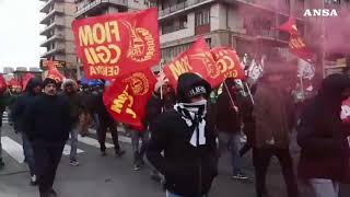 Genova nuova manifestazione dei metalmeccanici [upl. by Mirth]