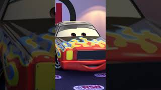 Relâmpago McQueen Ajuda O Rei  Carros Pixar [upl. by Odrawde]