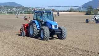 New Holland TL90a seminatrice Gaspardo quotNINAquot 2012 [upl. by Airdnalahs374]