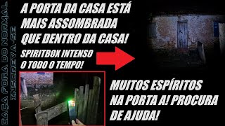 A porta da casa estava mais assombrada do que ela Muitos espíritos me esperavam para comunicar [upl. by Einnos]