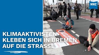 Klimaaktivisten kleben sich in Bremen auf die Straße [upl. by Zacks532]