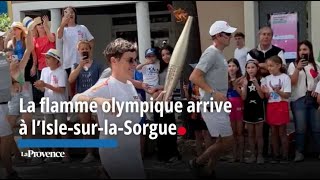 La flamme olympique traverse lIslesurlaSorgue sous les applaudissements [upl. by Holna935]