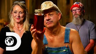 Moonshine Couple Make SENSATIONAL Apple Brandy Moonshine  Moonshiners Master Distiller [upl. by Tnattirb742]