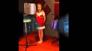 KERSTLIED MET VREDESBOODSCHAP REMIX PRAY TINA COUSINS DOOR MALILA [upl. by Sibell]