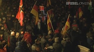 PegidaDemo in Dresden Rechtsradikale bedrängen Flüchtlingscamp  DER SPIEGEL [upl. by Xuaegram]