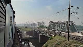 Taj Express crossing two superfasts in high speed ताज एक्सप्रेस की डबल तूफानी क्रॉसिंग। High Speed [upl. by Ursas]