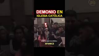 Iglesia Católica Un Demonio Aparece Durante la Alabanza [upl. by Anola]